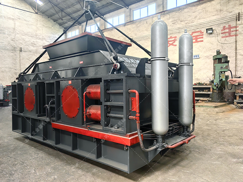 時產(chǎn)100噸和200噸的石灰石生產(chǎn)線，選擇的液壓對輥制砂機(jī)有何不同？