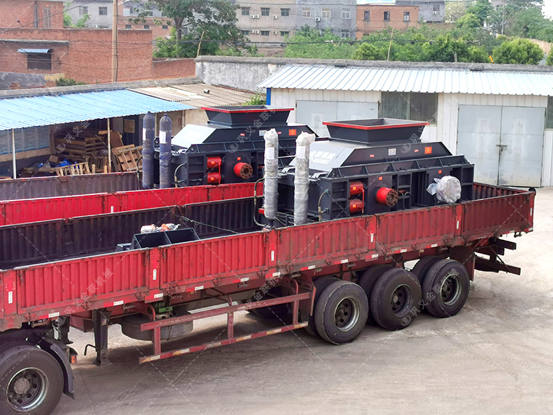 時產(chǎn)100噸和200噸的石灰石生產(chǎn)線，選擇的液壓對輥制砂機(jī)有何不同？